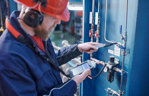 Ultrasonic leak detection with SONAPHONE and BS10 sensor  Ultrasonic leak detection with SONAPHONE and BS10 sensor